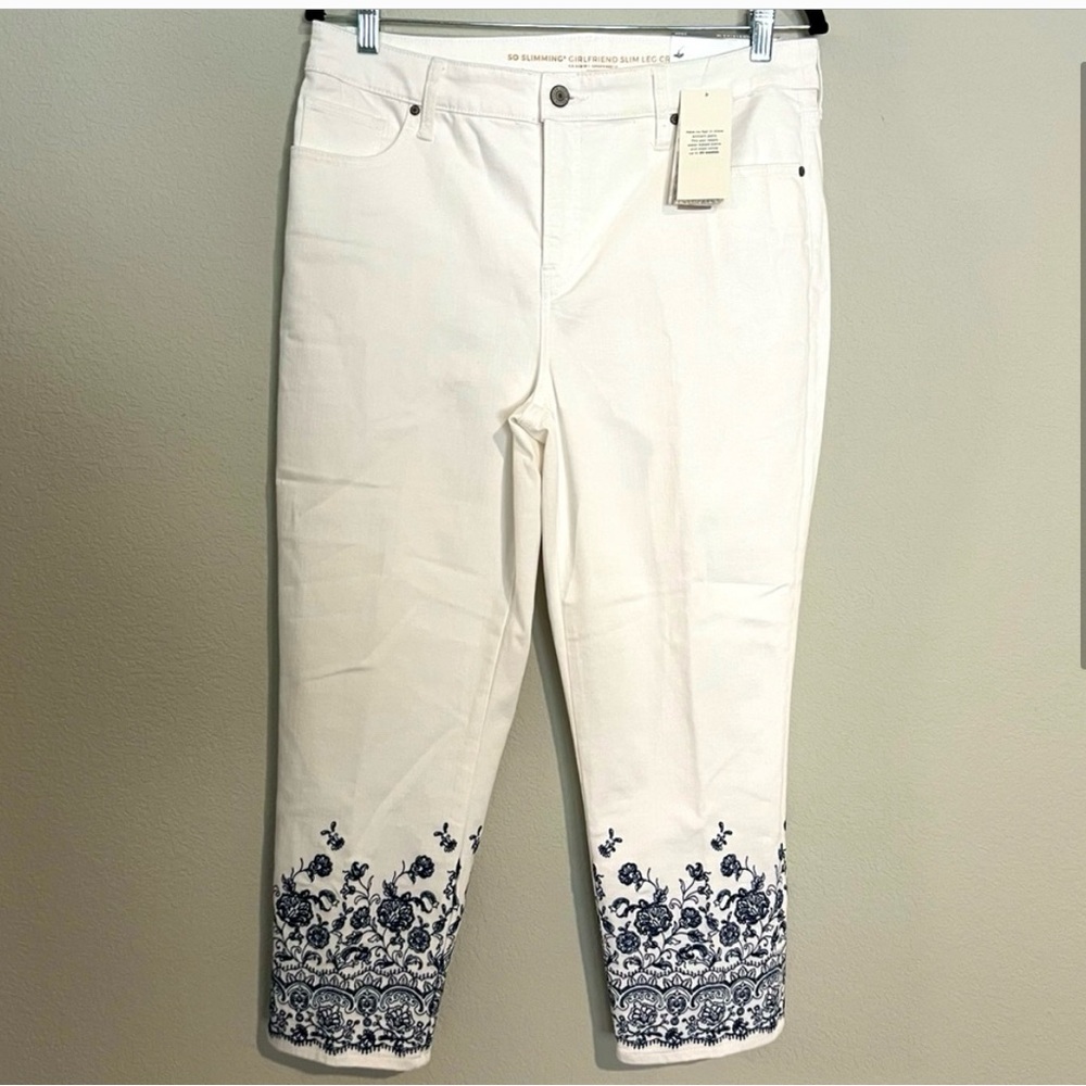 Chico’s White Slim Leg Cropped Jeans with Blue Floral Embroidery 1.5 / 10 NWT